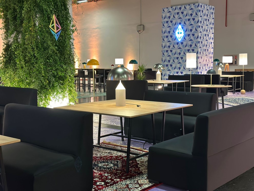 Kurumsal etkinlik lounge oturma kurulumu